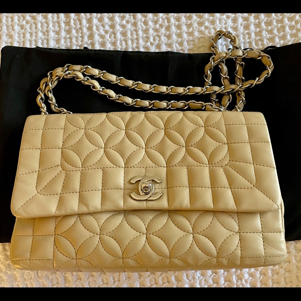 ❌❌SOLD❌❌CHANEL Beige Vintage Choco Bar Small Flap Bag Silver Full Set - Picture 9 of 16